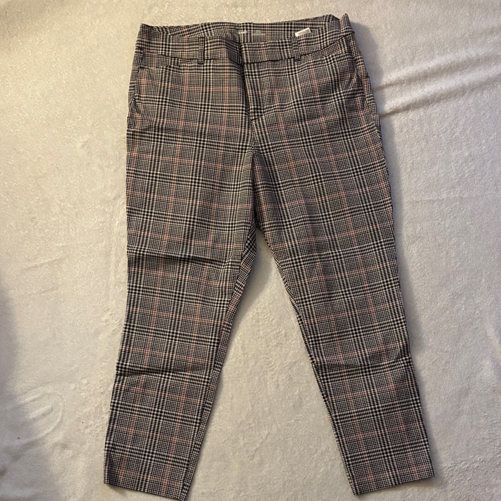 Old Navy Women's Plaid Pants - Black, Gray, and Red